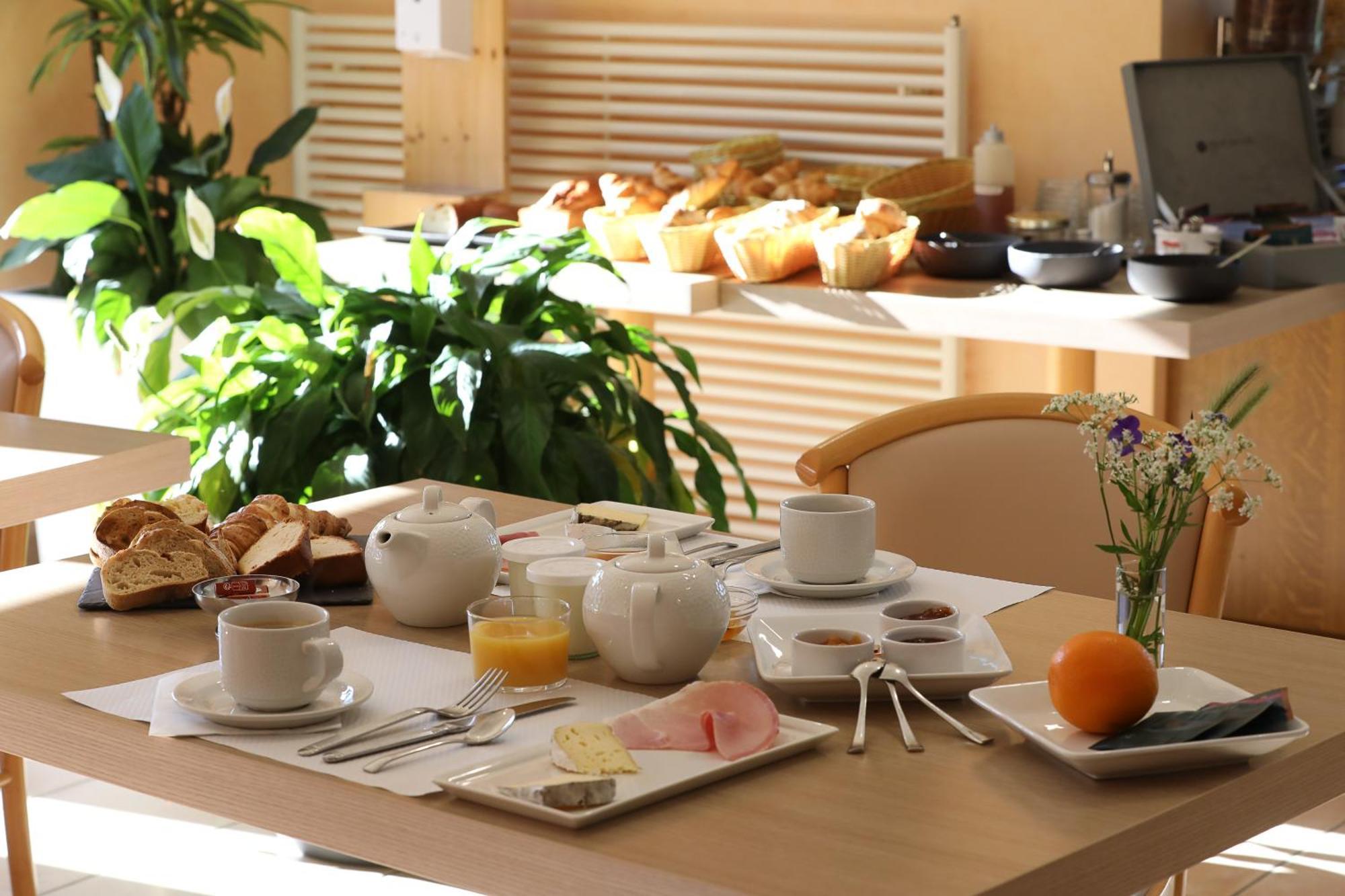 Logis Hotel Spa Restaurant Le Provence Lanarce Eksteriør bilde